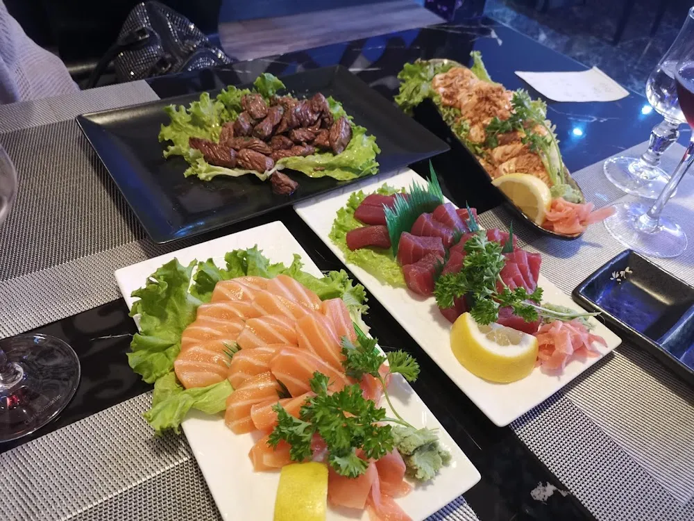 Tataki de Boeuf Et Thon Et Sashimi